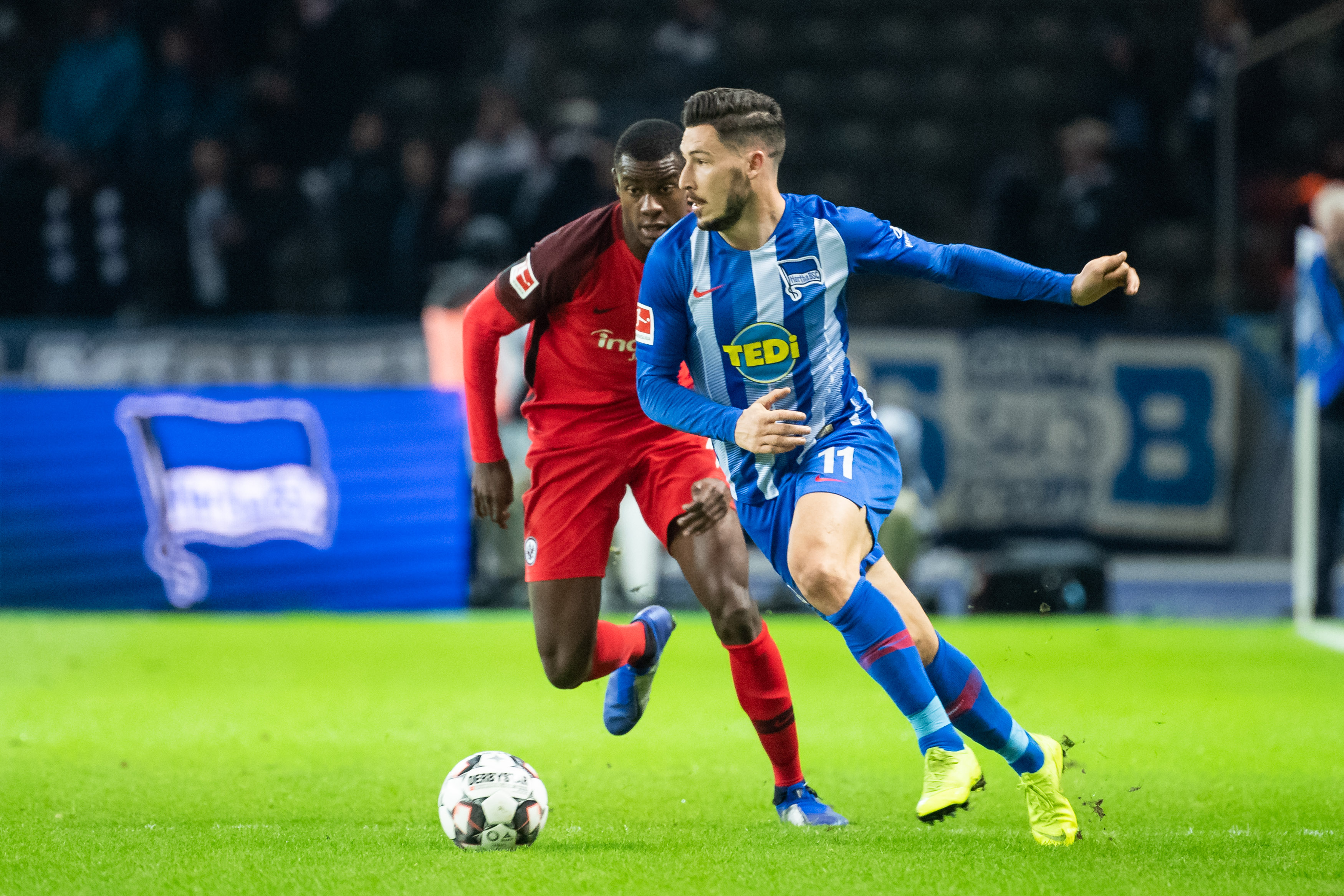 荷甲战报：瓦伊萨破门后染红，奈梅亨2-2战平阿贾克斯（荷甲快讯：瓦伊萨先破门后染红，奈梅亨2-2逼平阿贾克斯）