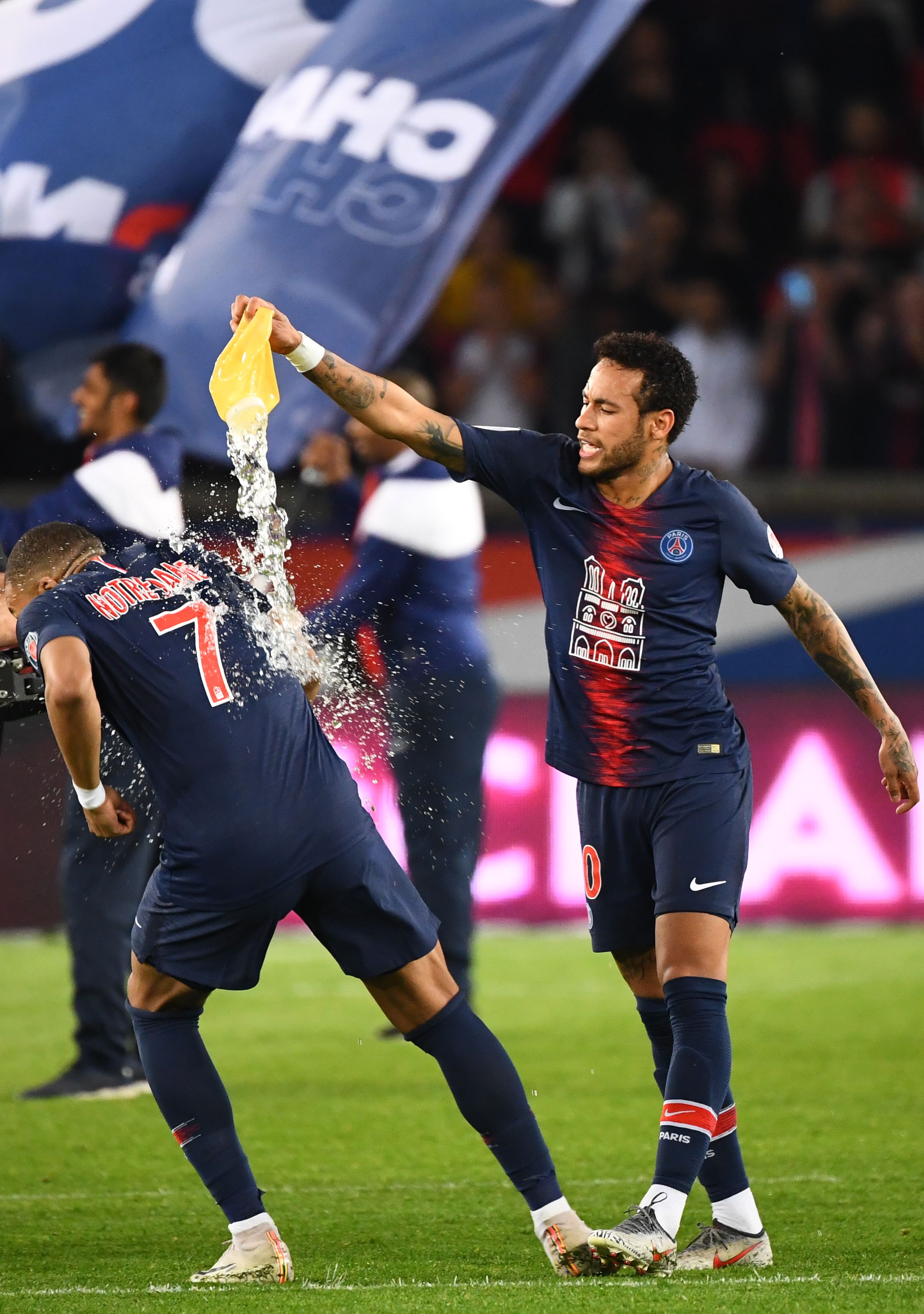 记者：下个月刘祝润就要当爸爸了，孩子会在大连出生（记者：刘祝润下月将升级当爸，宝宝将在大连降生）