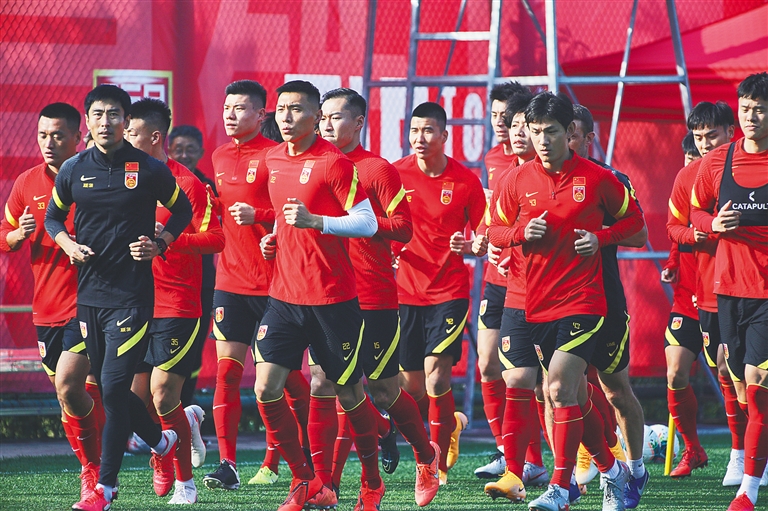 邮报：犯罪团伙盯上了英超球星及其家人，盗窃奢侈品换枪支（英超球星及家属被犯罪团伙盯上：盗窃奢侈品换取枪支）