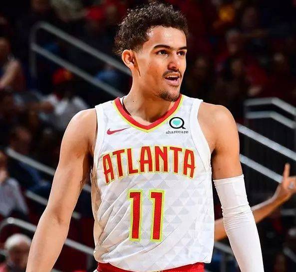 曼晚：曼联决定让莱昂先在青训梯队效力，以适应英格兰足球（曼晚：为适应英格兰足坛，曼联将安排莱昂先随青训队磨炼）