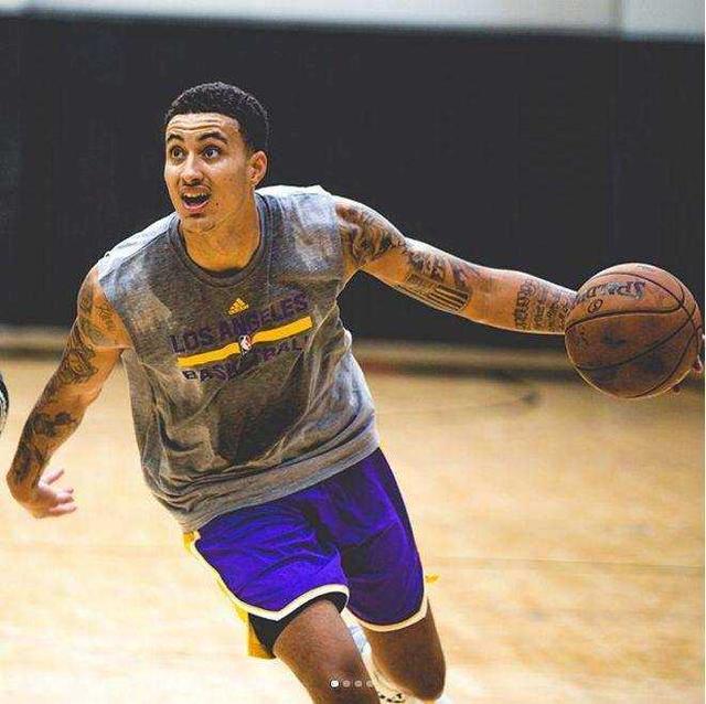 亚冠生死博弈！布里兰主场怒怼江原FC，8球神锋剑指出线（亚冠生死战！布里兰主场死磕江原FC，8球锋霸直指出线）