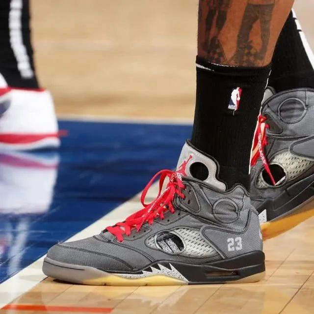 意甲俱乐部球衣胸前广告赞助费TOP10：米兰双雄3000万并列第1（意甲球衣胸前赞助费前十：米兰双雄以3000万并列榜首）