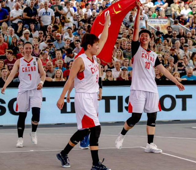 西主帅：亚马尔和卡瓦哈尔迫不及待想拥抱，放弃球员让我痛苦（西班牙主帅：亚马尔与卡瓦哈尔恨不得马上相拥，淘汰球员令我煎熬）