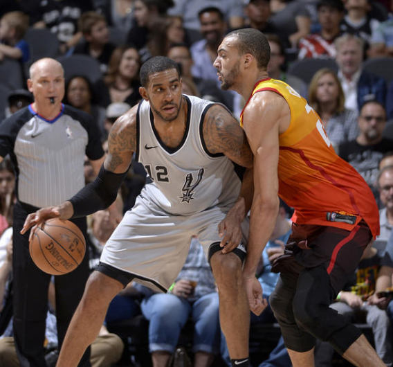 国安四老谈合影：18年足协杯决赛就我们四个在队里，留个纪念（国安四老合影忆2018足协杯：决赛时队内仅剩我们四人，特留纪念）