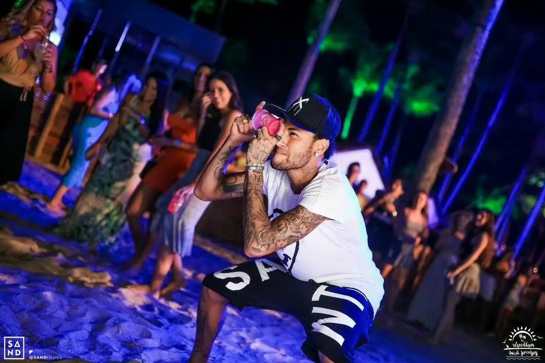 加时赛独得18分！约基奇成历史第一人，全场56+16+15，震铄古今（加时赛砍18分，约基奇登顶史上第一，56+16+15封神之战）