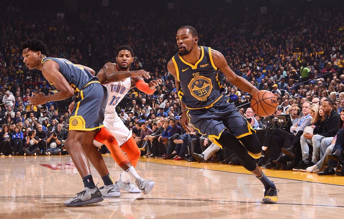 火箭半场篮板碾压对手仍落后，快船9记三分成反超关键（火箭半场篮板优势明显却仍落后，快船9个三分球扭转战局并反超）