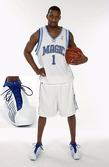 NBA菜鸟观察站：最佳争夺渐成三足鼎立之势，小角色主宰大舞台（NBA新秀观察：最佳之争三强鼎立，角色球员撑起大场面）