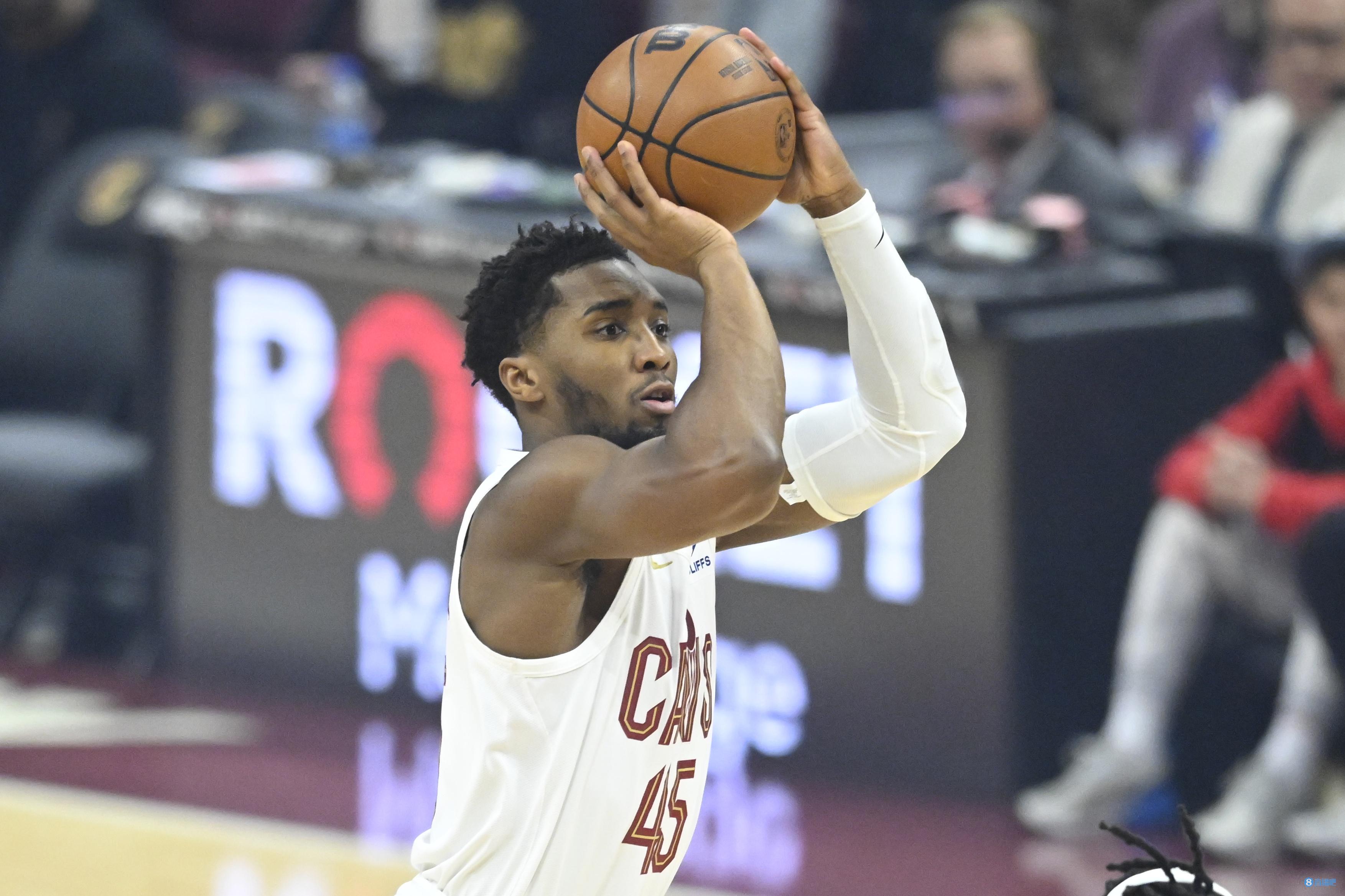 篮球篮网新援表现稳定（篮网新援发挥稳健）