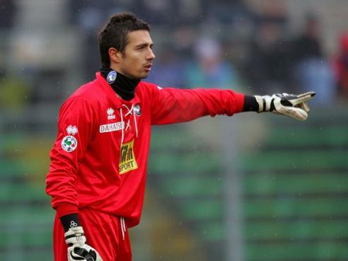 迷失！浓眉一度8中0&全场9中1贡献2分8篮板6助攻（手感冰冷！浓眉一度8投全失，全场9投仅中1，贡献2分8篮板6助攻）