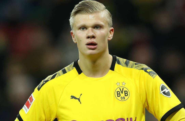 他是全场最耀眼的那个人（全场焦点尽在他一人）