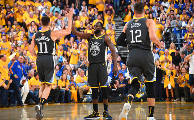 攻守两端都拉满（攻防全线拉满）