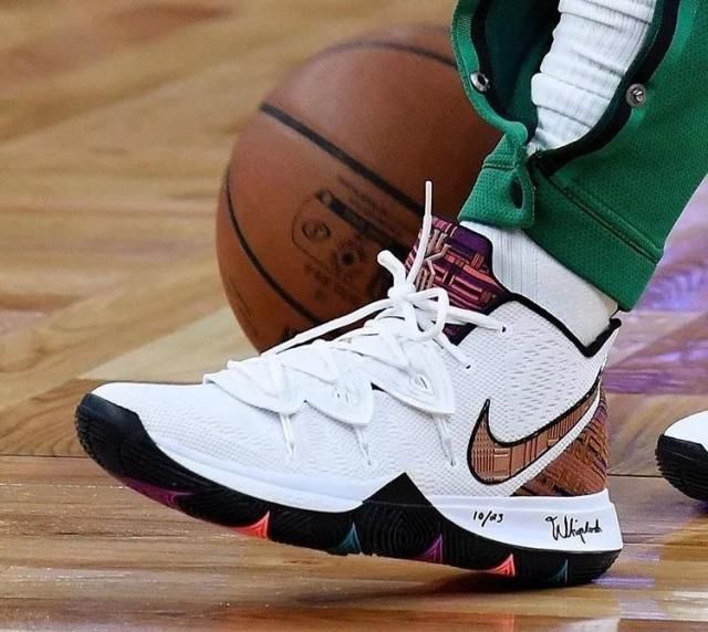 彰显信任，罗体：佛罗伦萨已将队长袖标交给了德赫亚（罗体：佛罗伦萨信任升级，已将队长袖标交予德赫亚）