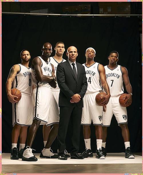 旧将：维尼修斯表现没达到他的续约要求，多数皇马球员也这样（前队员：维尼修斯的表现配不上其续约要价，多数皇马球员也如此）