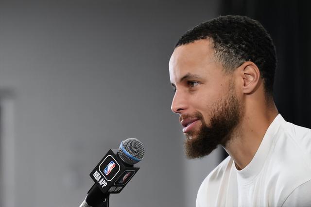 这次封盖把气氛拉到最高潮（这记封盖将现场推向巅峰）