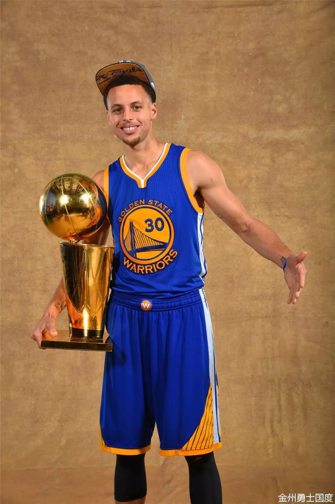 媒体人：邵佳一执教国足后，李昊成为接班颜骏凌的最热门人选（媒体人称：邵佳一挂帅国足后，李昊成接班颜骏凌的头号热门）