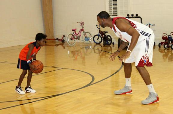 英超首次密集赛程开启，曼城瞄准19连胜纪录，热刺迎战连败克星纽卡斯尔（英超密集赛程启动，曼城冲击19连胜，热刺再战克星纽卡）