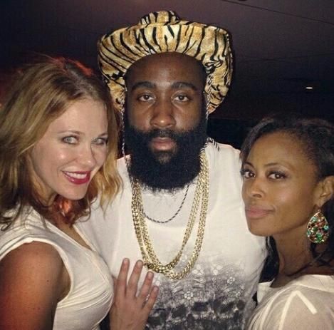 阿斯：皇马绝不会通过竞价来引援中卫，专注于合同到期的球员（阿斯报：皇马不参与中卫竞价，锁定合同到期球员）