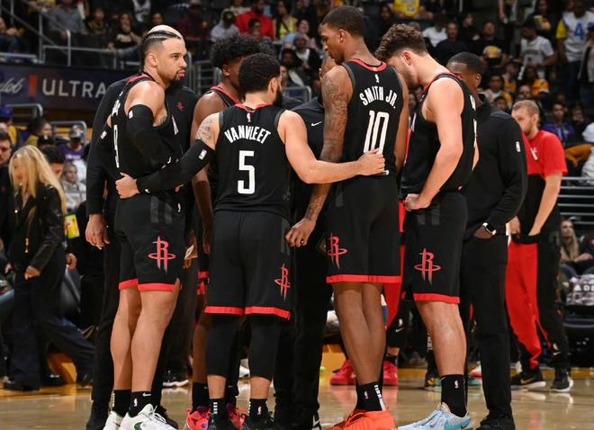 CBA比赛精彩瞬间：深圳队绝杀广东,（CBA巅峰时刻：深圳压哨绝杀广东）