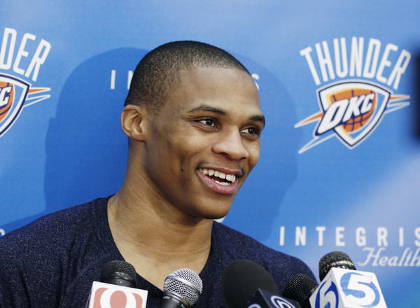 活力十足！陈国豪连续内线得手 帮助广州缩小分差（火力全开！陈国豪内线连中助广州迫近比分）